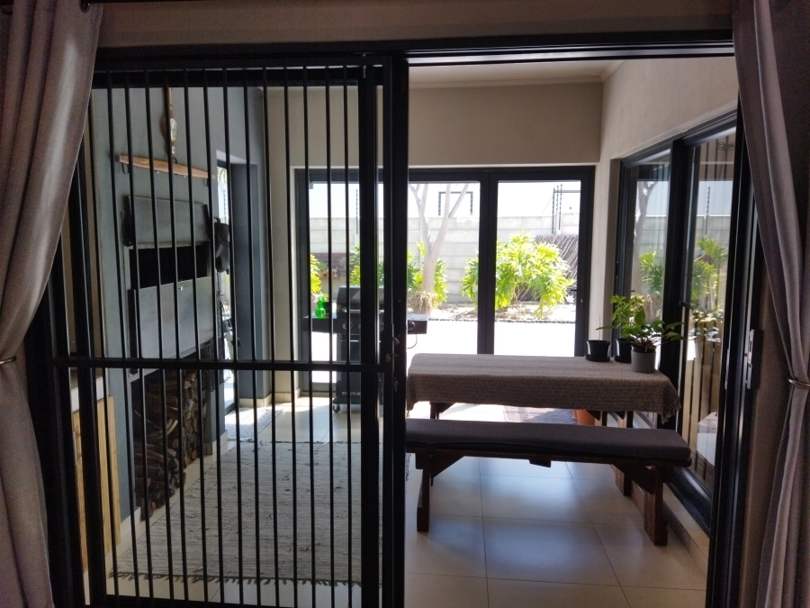 5 Bedroom Property for Sale in Parklands North Western Cape